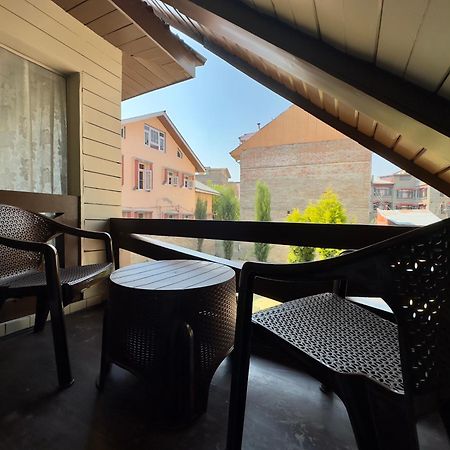 Hotel The Chinar Retreat Hut Srīnagar Zewnętrze zdjęcie
